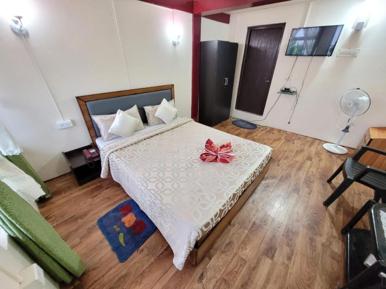 Отель Abode Me Me Ai Haven Черапунджи Экстерьер фото